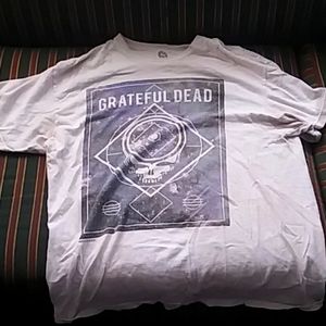 Large Grateful Dead T-shirt